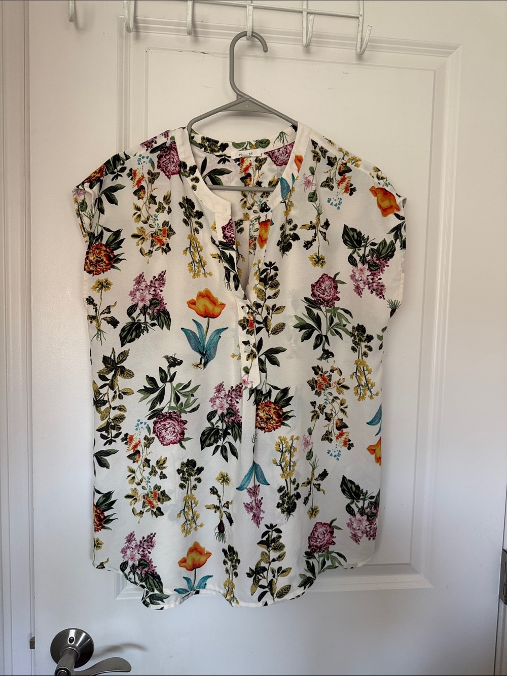 Pleione White Floral Split-Neck Short Sleeve Blouse